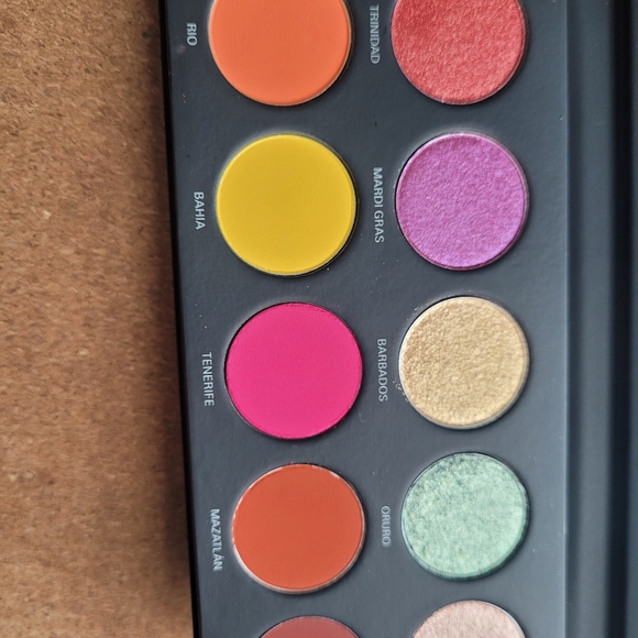 UOMA Black Magic Carnival eyeshadow Palette - Picture 6 of 16